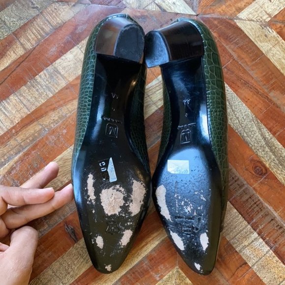 Vintage Bruno Magli Green Crocodile Embossed Pumps - Picture 8 of 8